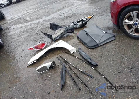 2014 Hyundai Sonata Hybrid z USA, uszkodzony, nr VIN KMHEC4A4XEA111366